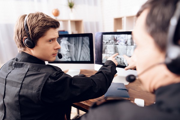 Diferença: central de alarme monitorada x não monitorada